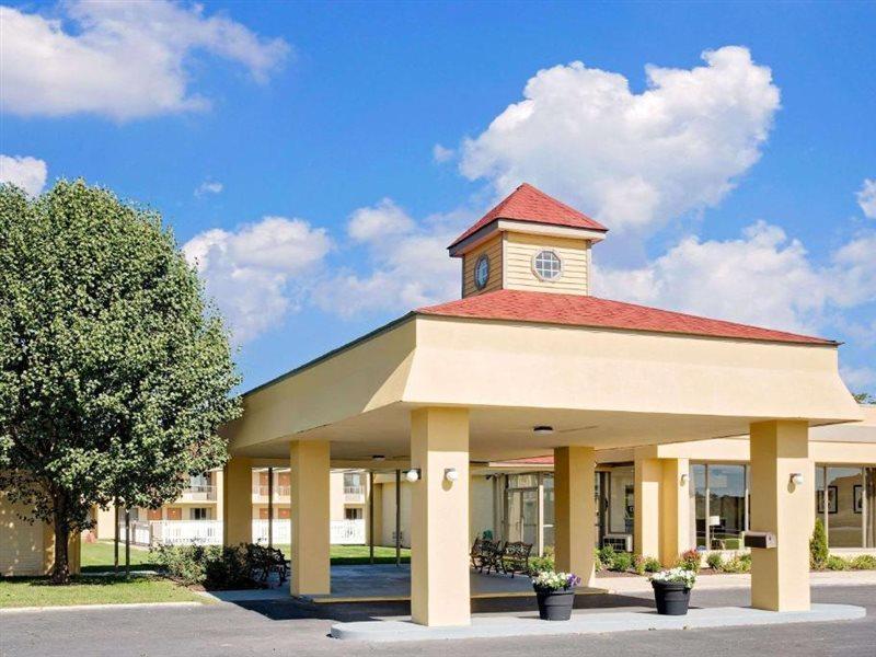 Days Inn By Wyndham Easton Bagian luar foto