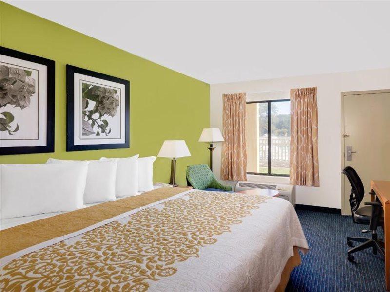 Days Inn By Wyndham Easton Bagian luar foto