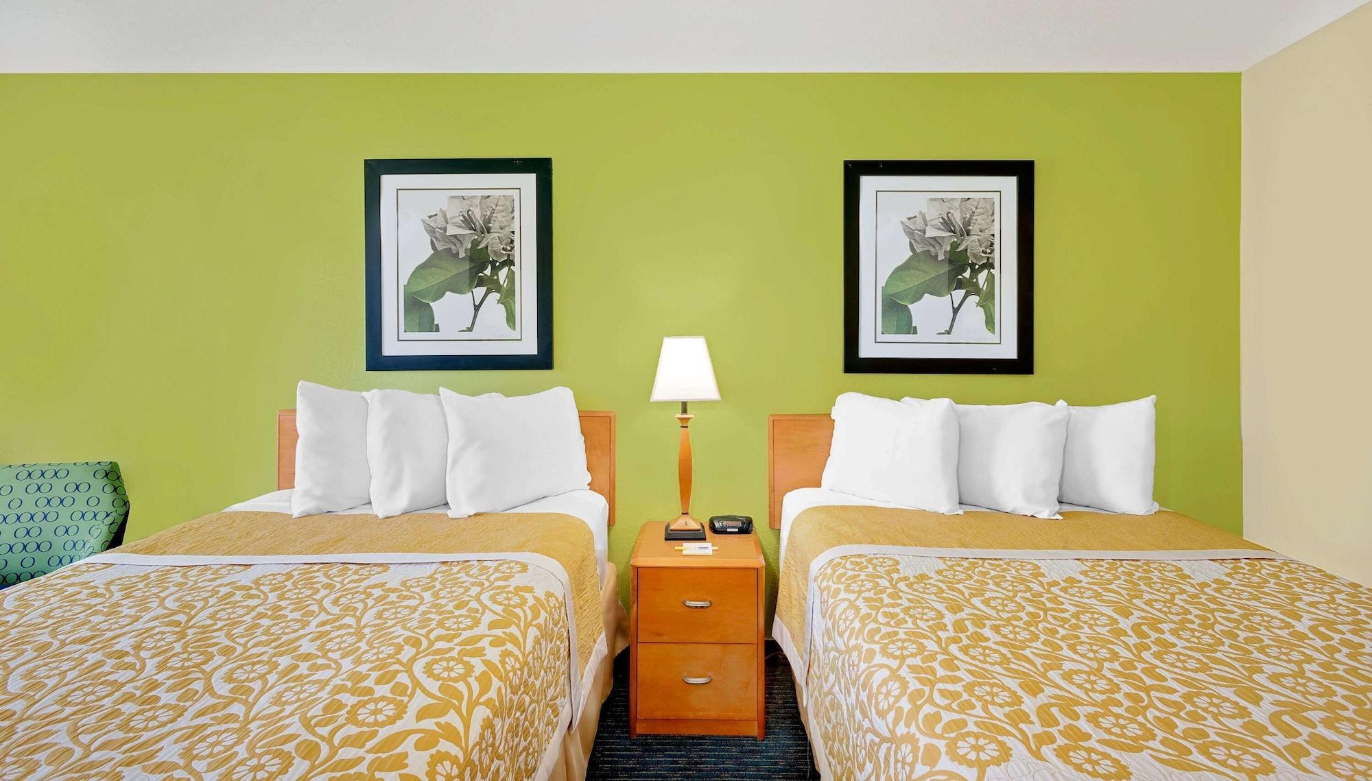 Days Inn By Wyndham Easton Bagian luar foto