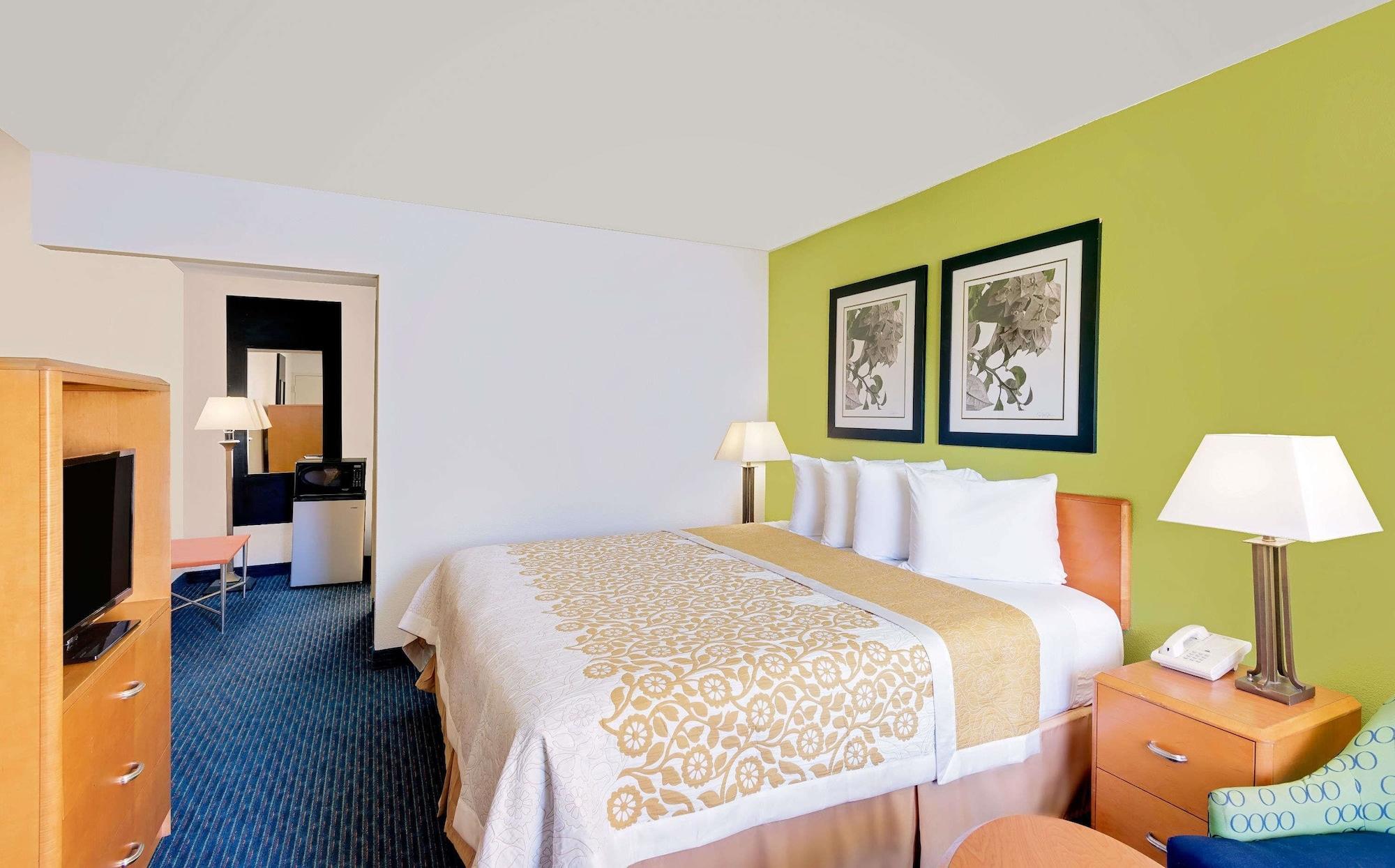 Days Inn By Wyndham Easton Bagian luar foto
