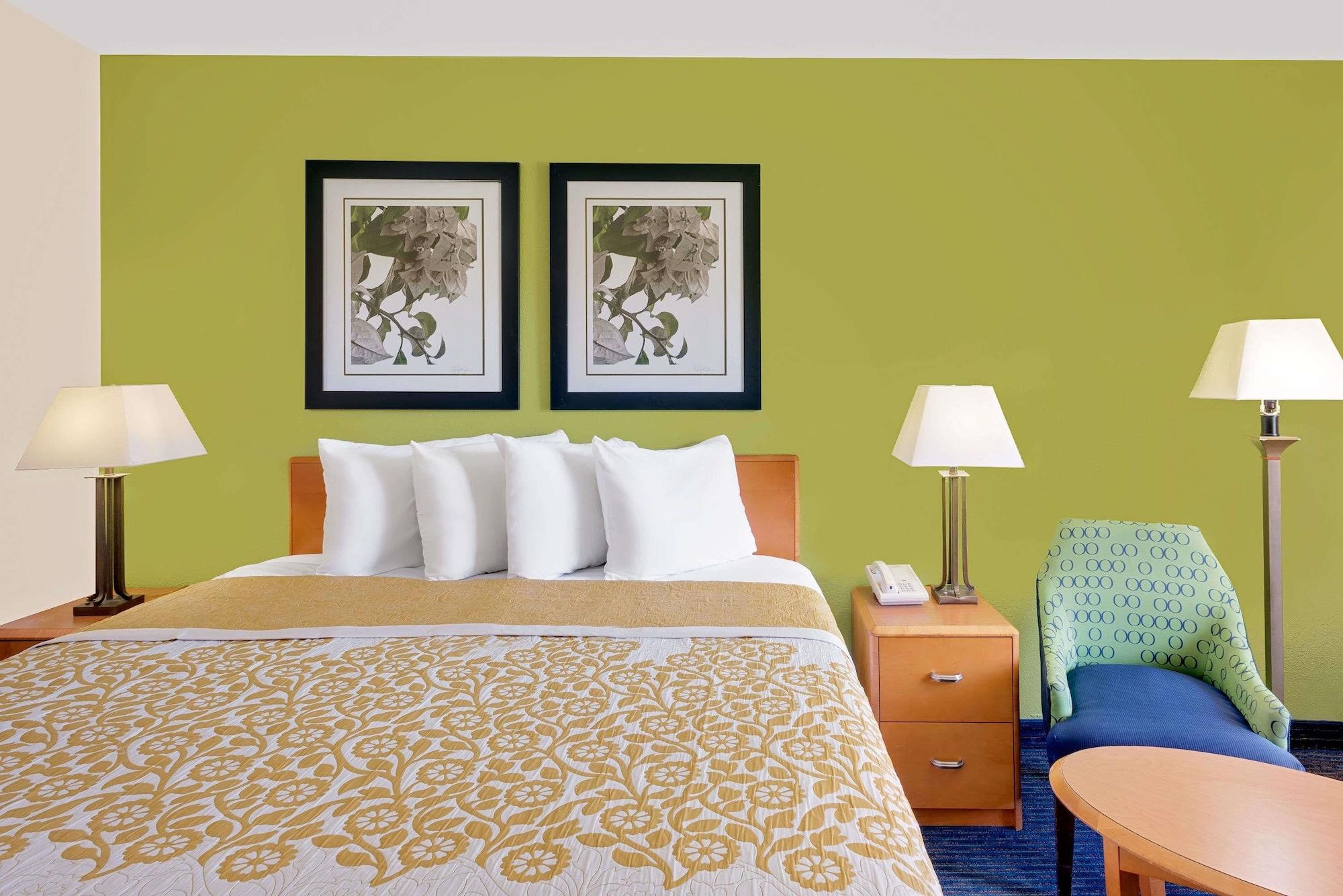 Days Inn By Wyndham Easton Bagian luar foto