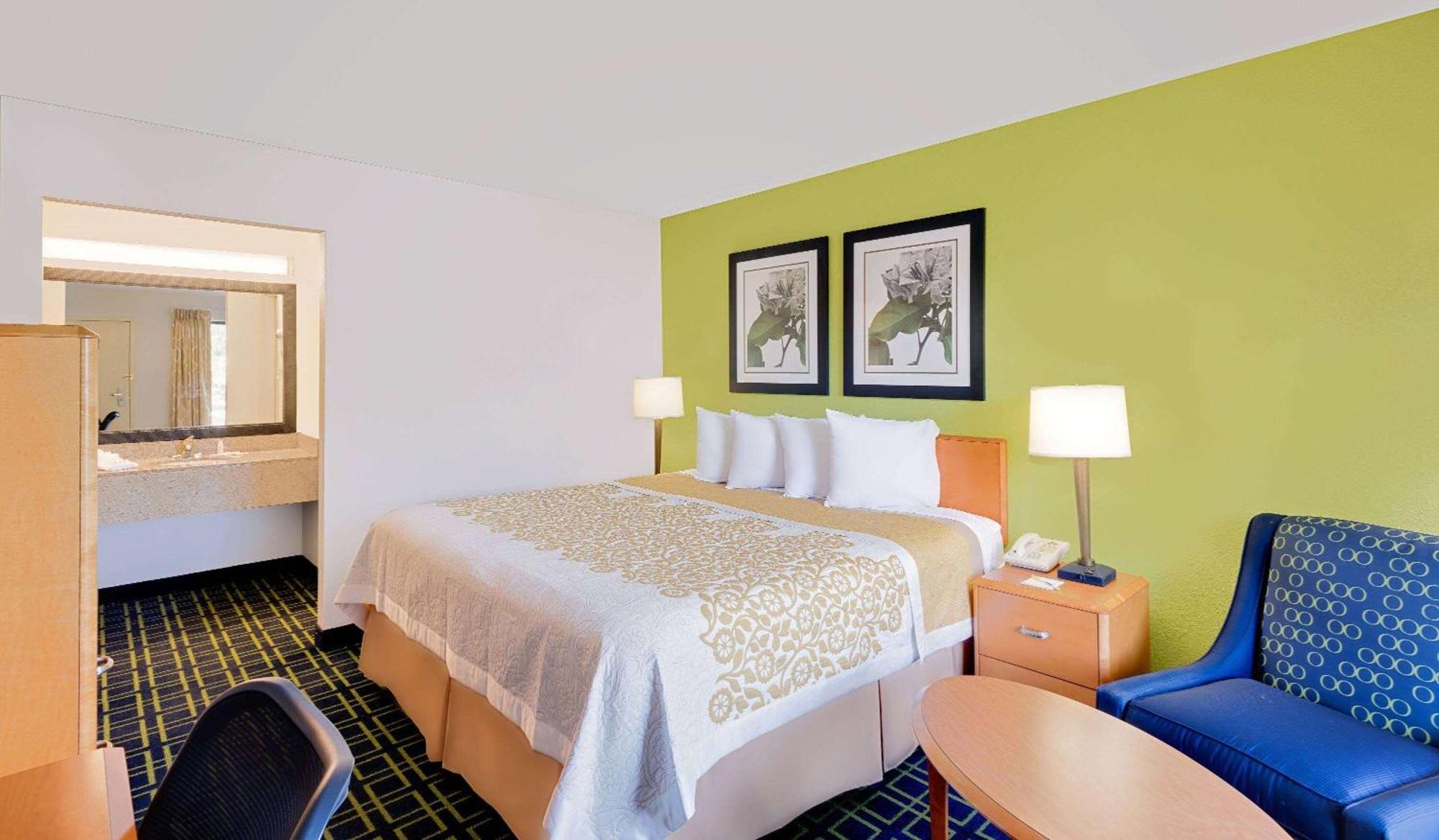 Days Inn By Wyndham Easton Bagian luar foto