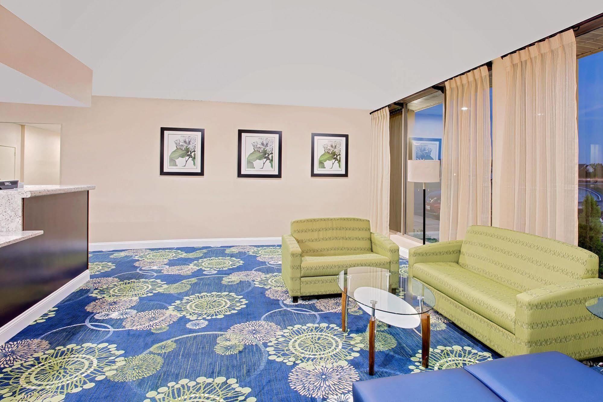 Days Inn By Wyndham Easton Bagian luar foto