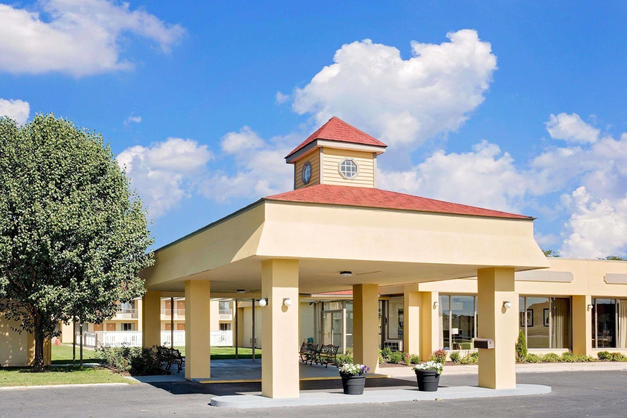 Days Inn By Wyndham Easton Bagian luar foto